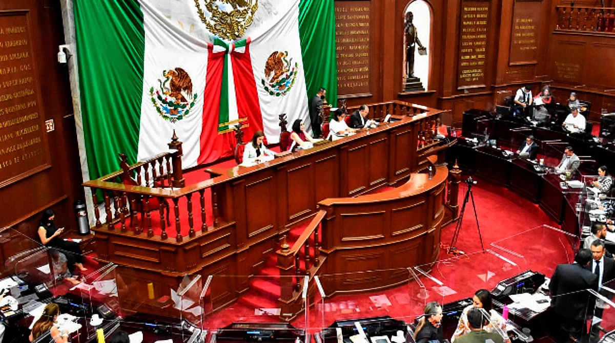 Bedolla logra consenso en el Congreso; aprueban penas máximas para feminicidas