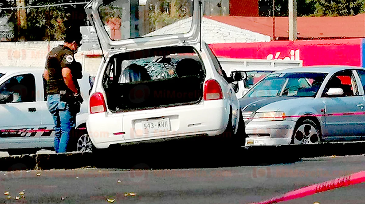 En el lugar se presentaron rescatistas, quienes confirmaron el deceso del peatón