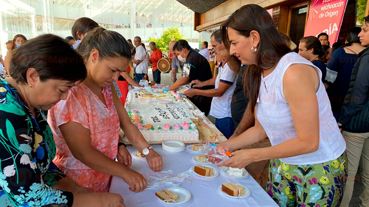 Celebra gobernador a madres michoacanas