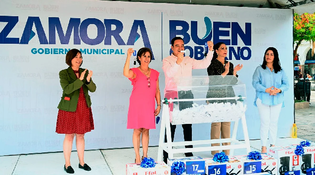 Realizan rifa de auto y equipos para el hogar a contribuyentes cumplidos con impuesto predial