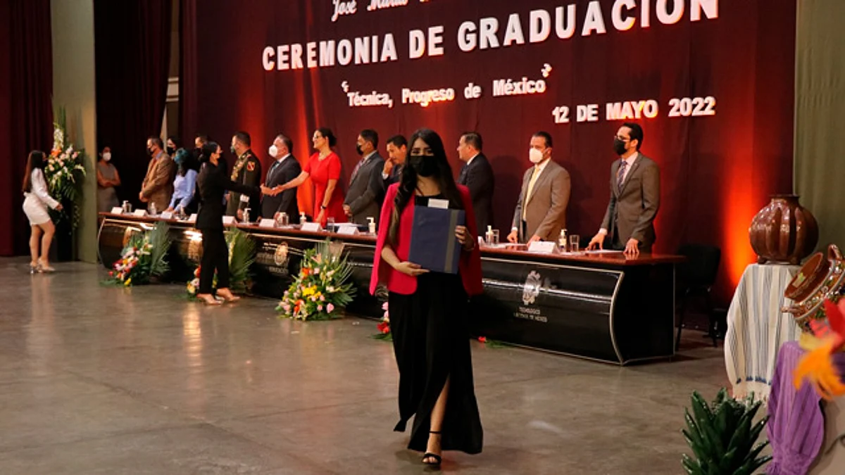 ITM entrega nuevos profesionistas
