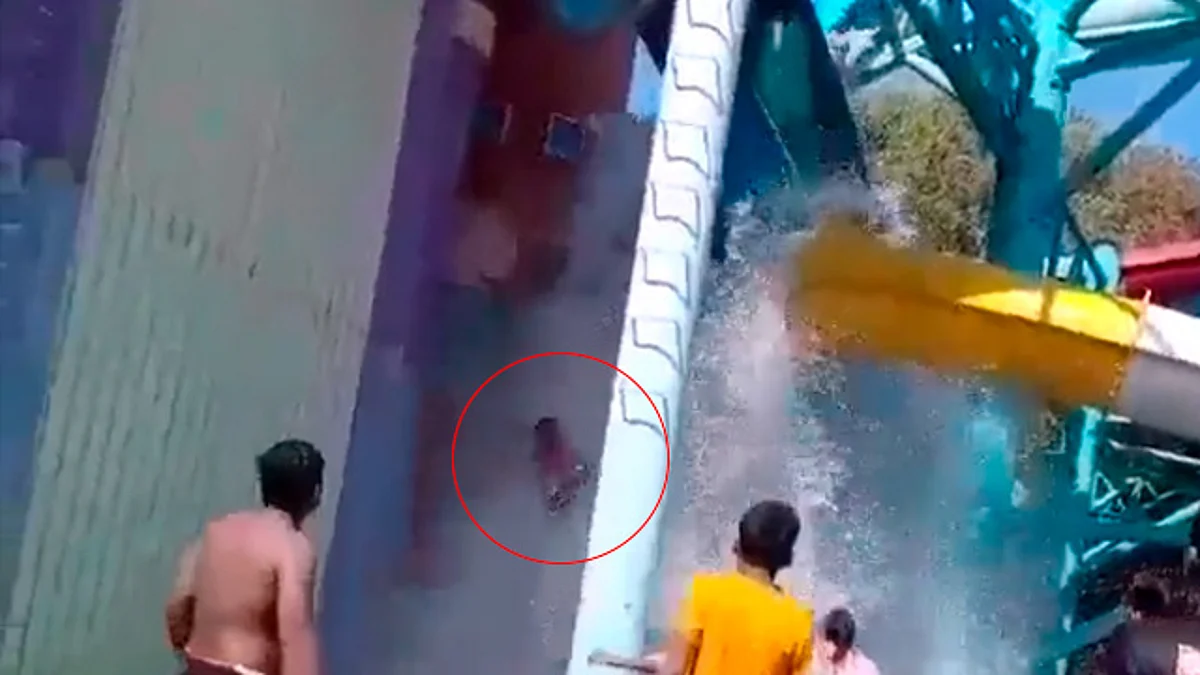 Tobogán se rompe y varios niños caen; captan dramático momento