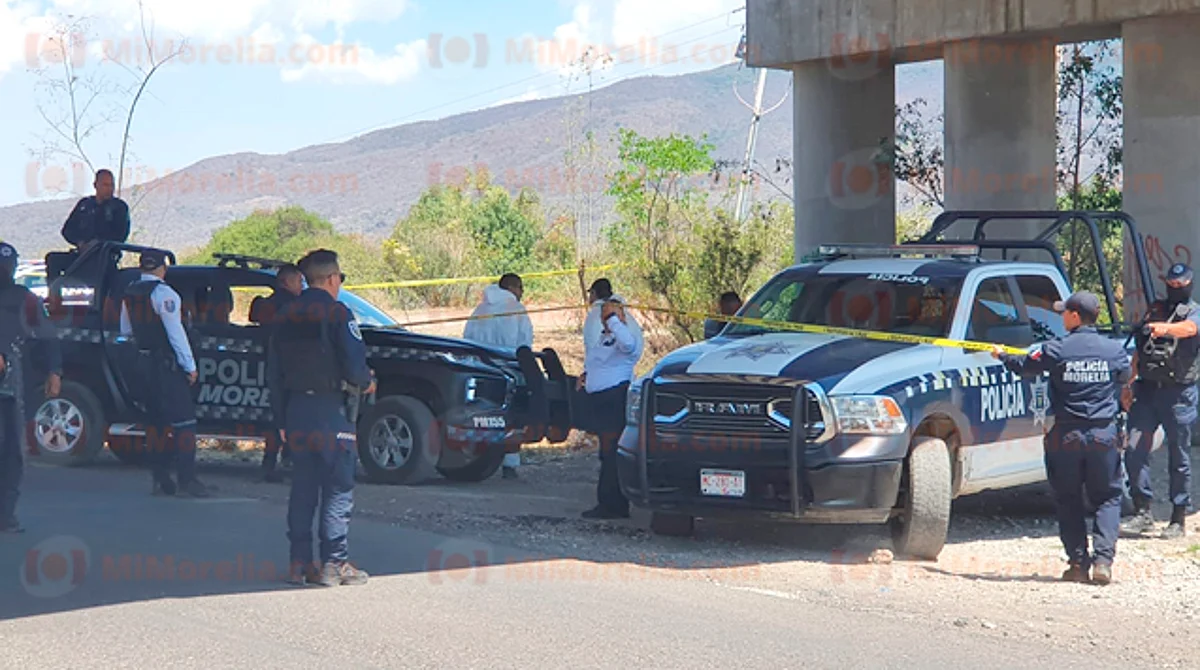 La hallan asesinada en carretera a Morelia y no saben quién es