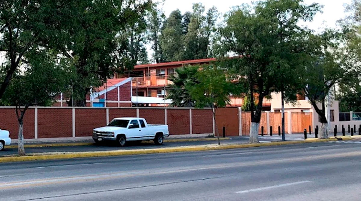 Luego de conflicto destituyen temporalmente a director de Secundaria Técnica 3, en Morelia