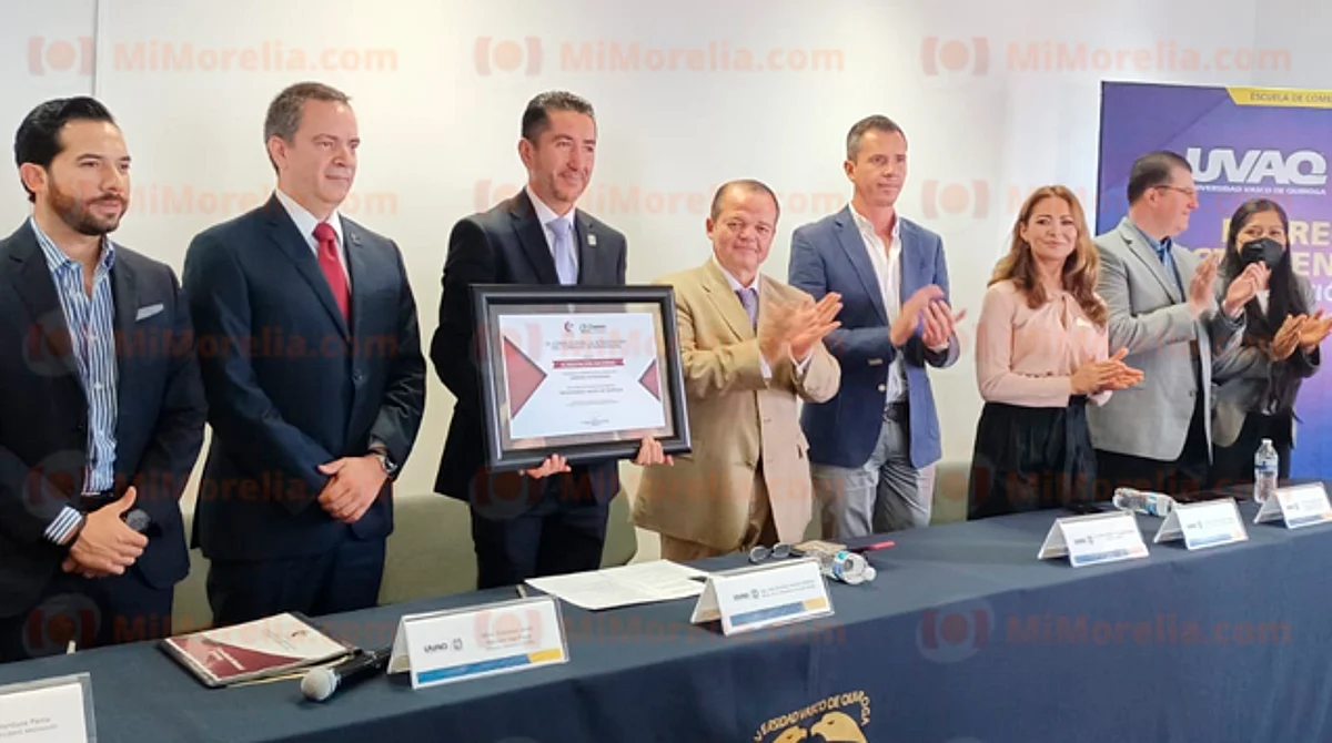 Recibe UVAQ acreditación de la Licenciatura de Comercio Internacional