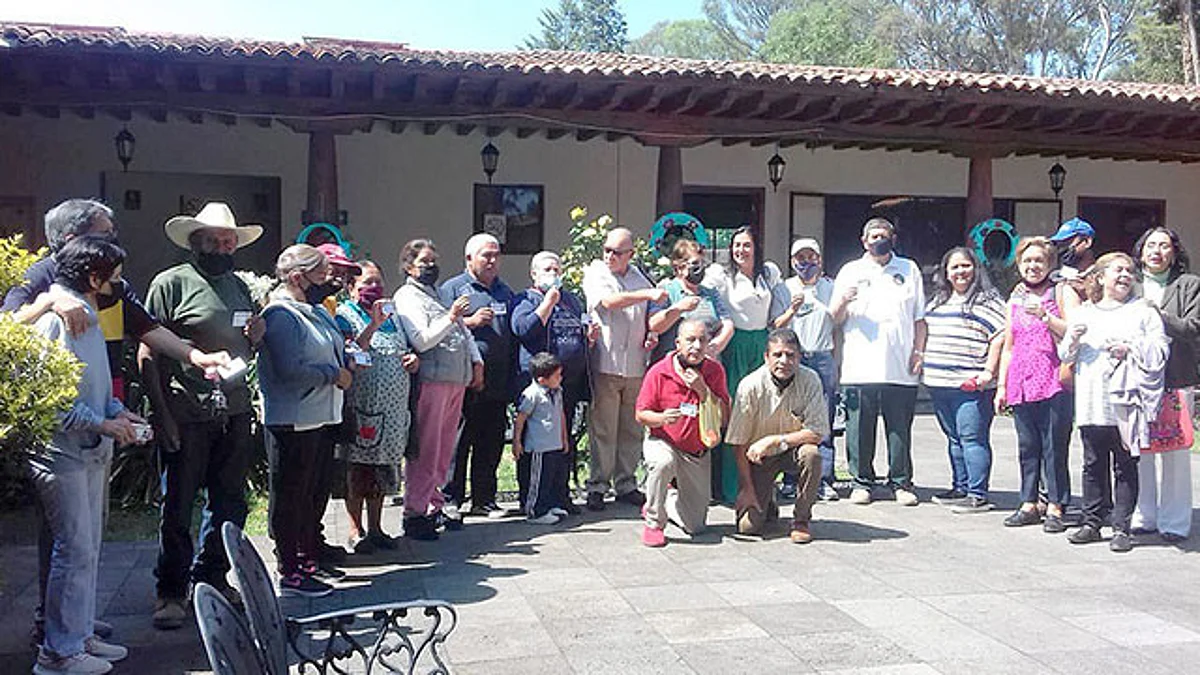 DIF Pátzcuaro entrega Credenciales del INAPAM