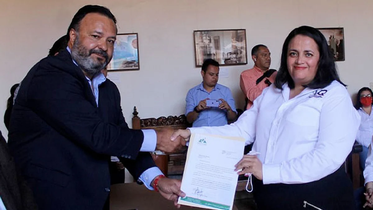 Entrega Julio Arreola Cartas de Jubilación a sindicalizados