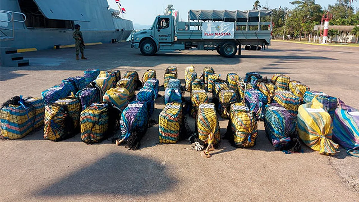 Aseguran aproximadamente 1,954 kilos de clorhidrato de cocaína en Lázaro Cárdenas