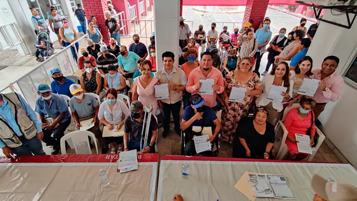 Entregan 865 Tarjetas de Pensión Adultos Mayores en Lázaro Cárdenas