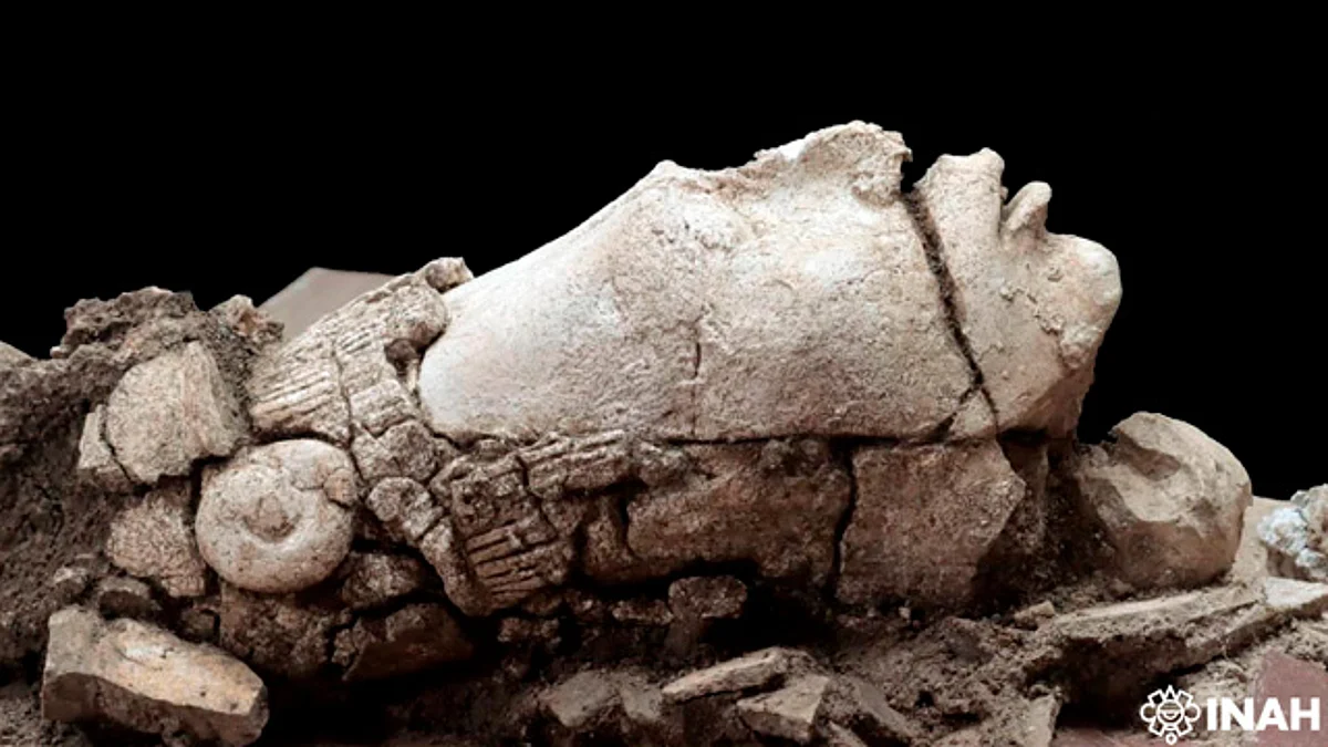 Hallan en Palenque escultura de dios maya del maíz