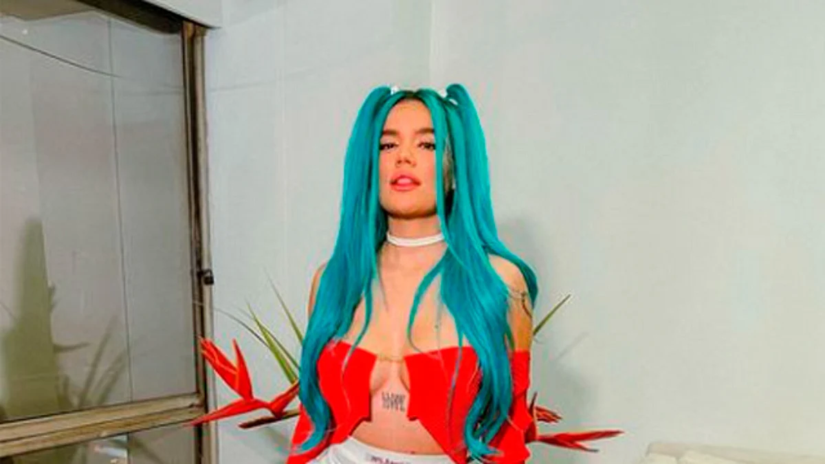 Karol G "regaña" a asistentes a su show por estar en el celular