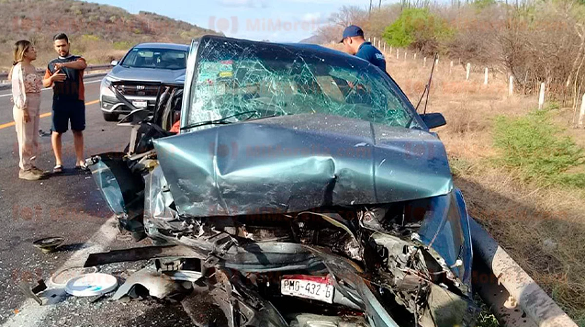Fatal accidente deja dos muertos en la autopista Siglo XXI en Michoacán