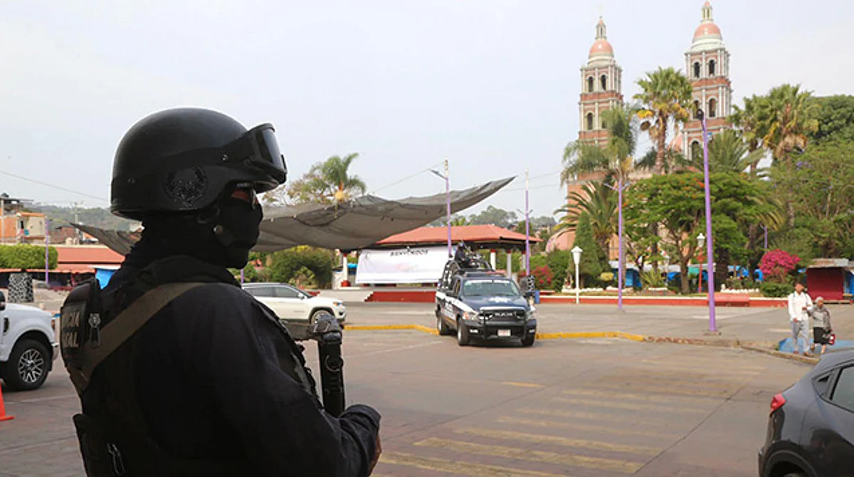 Despliegan fuerte operativo de seguridad en San Juan Nuevo