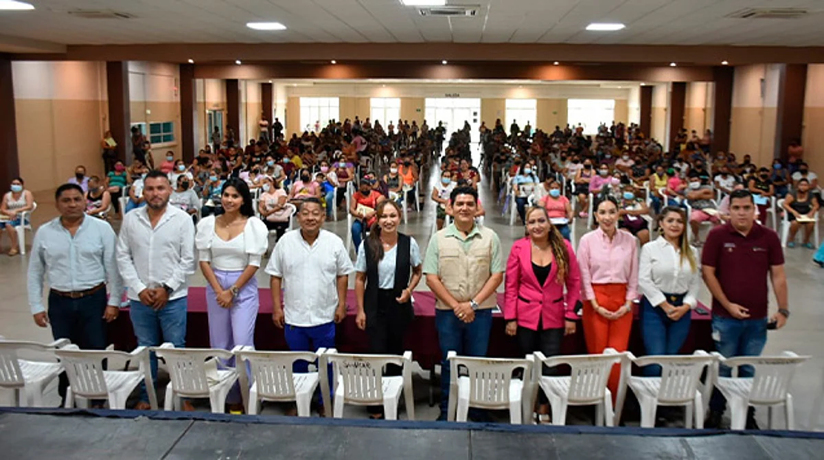 Entregan 1800 tarjetas de becas Bienestar "Benito Juárez" en Lázaro Cárdenas