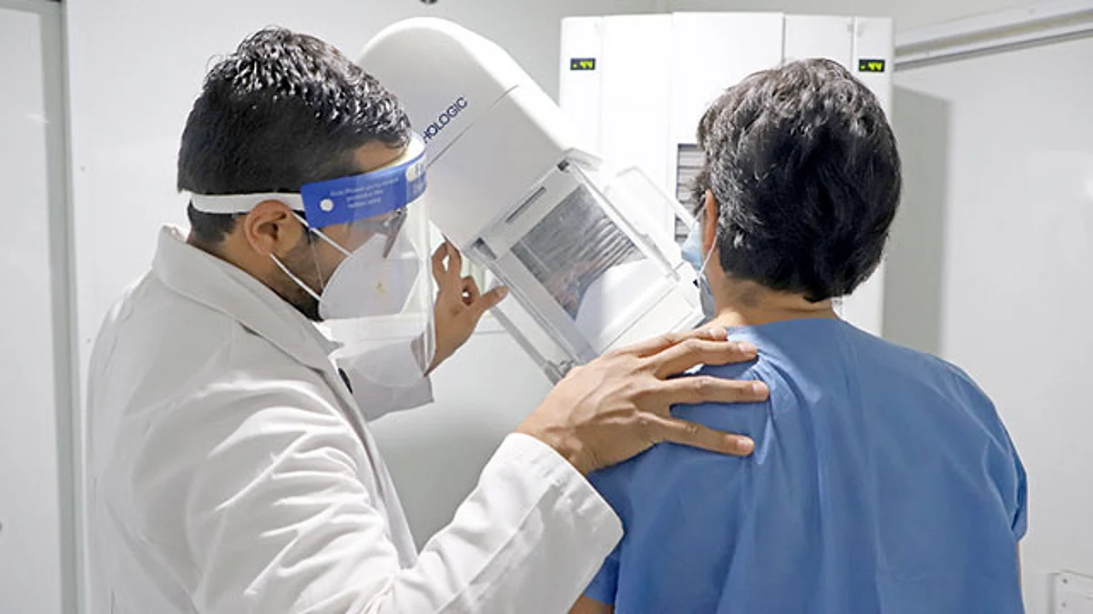 Invita a michoacanas a realizarse mastografías gratuitas en el Hospital Civil