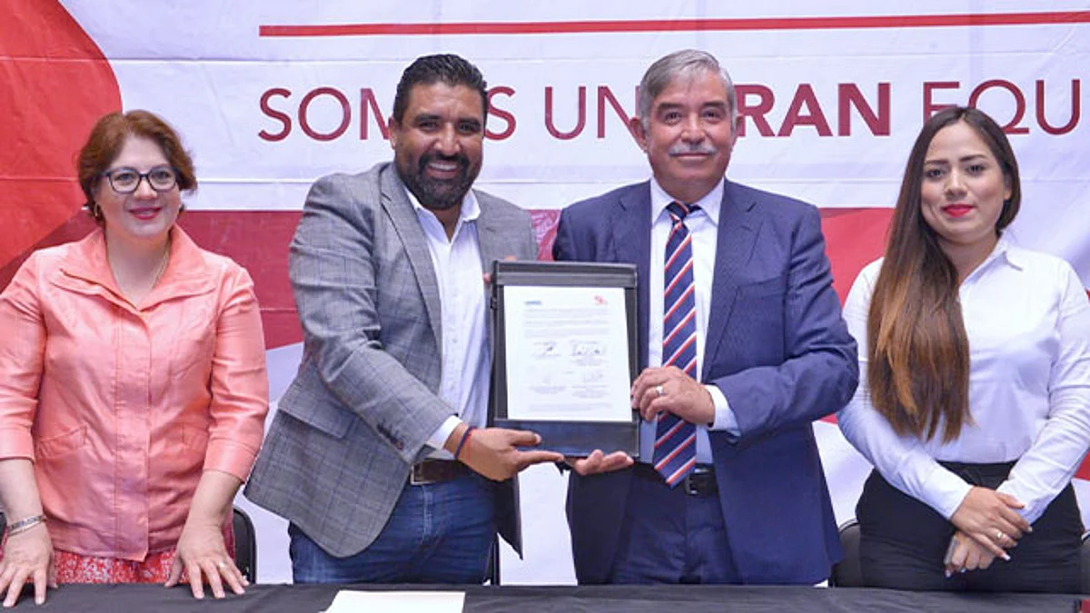 Tarimbarenses podrán estudiar en la UVAQ con becas de hasta el 35%