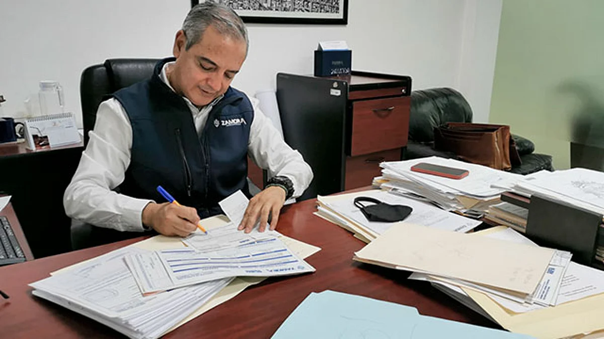 Para solicitar la licencia correspondiente, se puede acudir a la Dirección de Planeación, Desarrollo Urbano y Medio Ambiente, en la calle Labastida número 1250, de 8:00 a 3:00, de lunes a viernes
