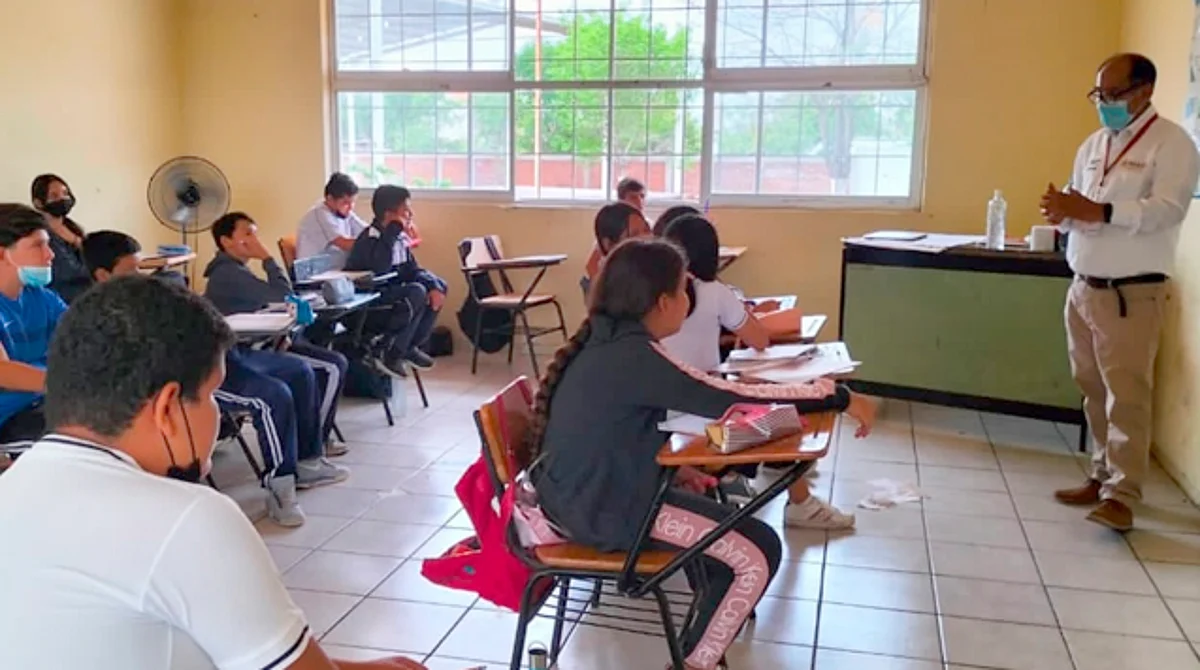 Para vacunar contra Covid en escuelas se requiere autorización de padres: SSM