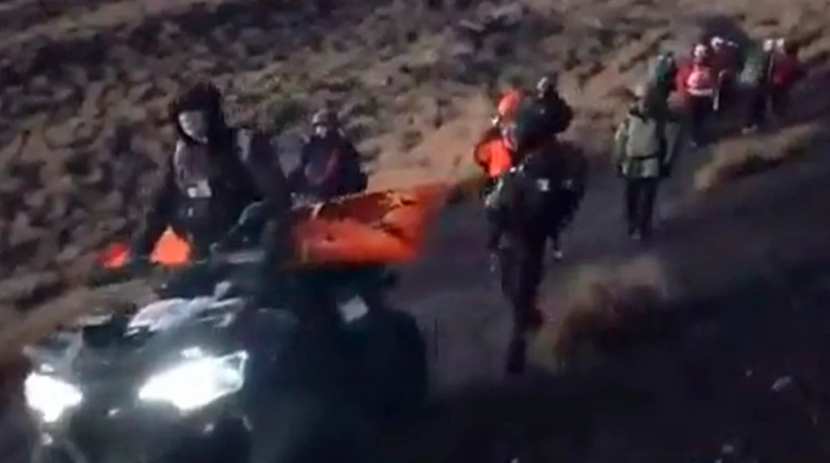 Hay un hombre herido de gravedad
