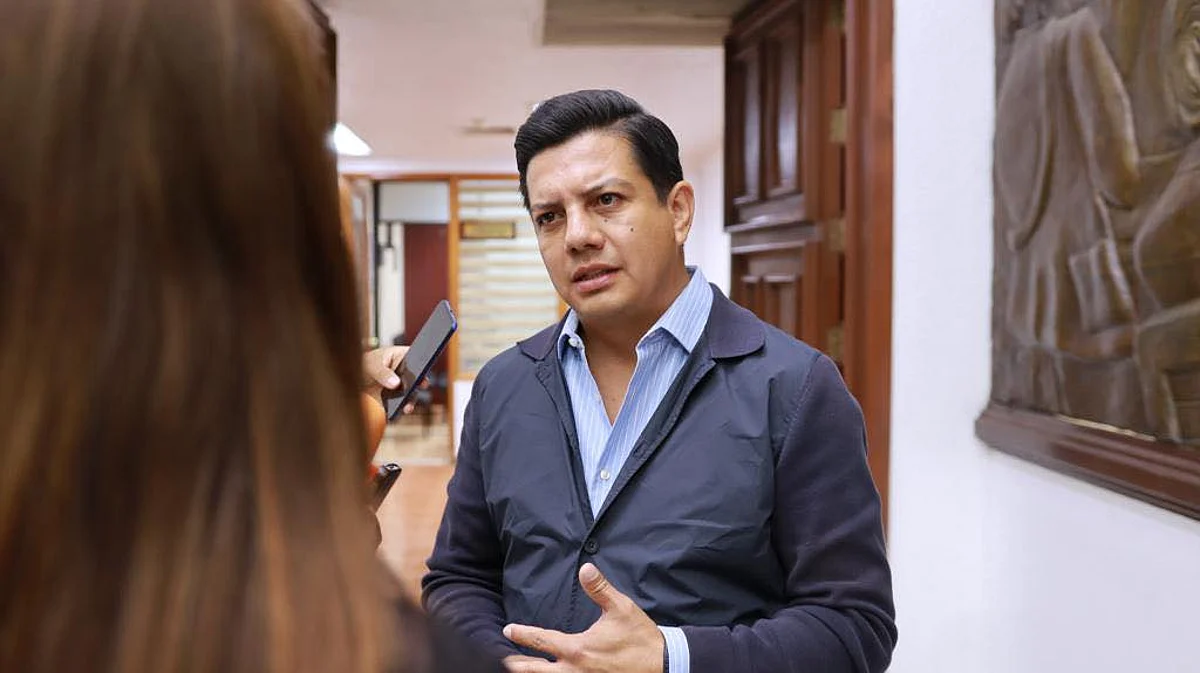 Oscar Escobar Ledesma, diputado local, da positivo a Covid-19
