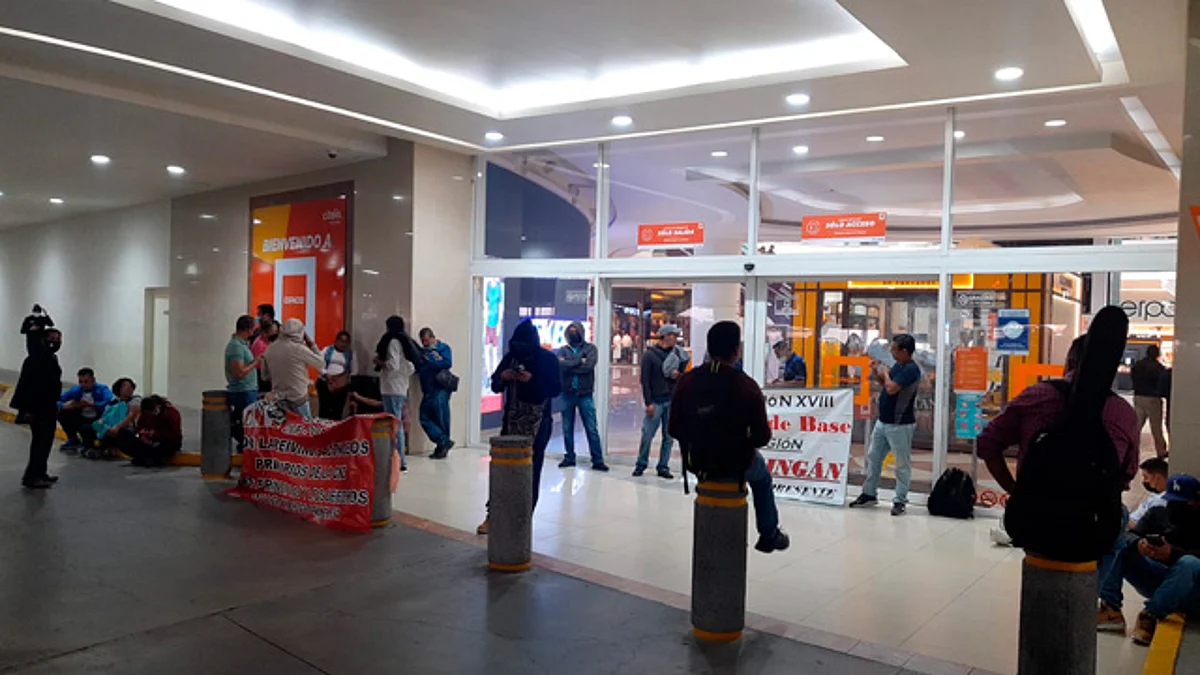 CNTE, Poder de Base se manifiesta en centro comercial de Morelia