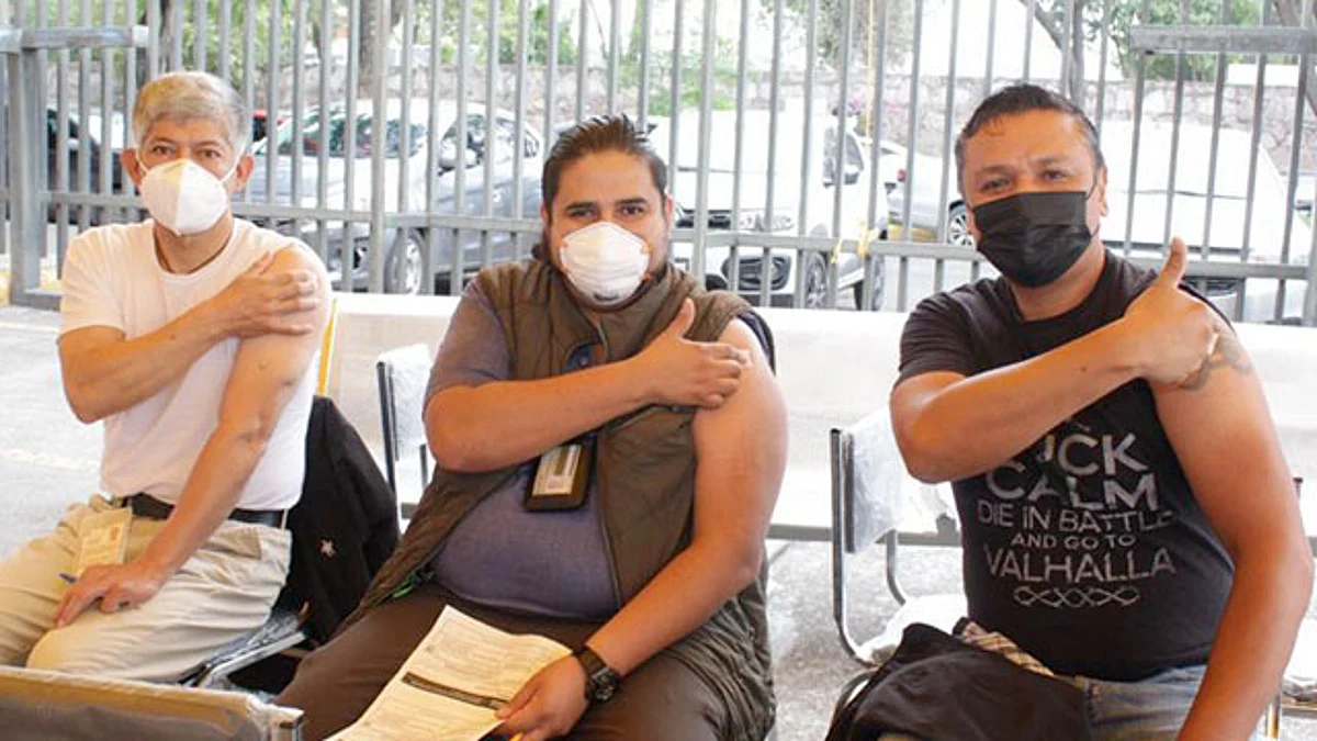 UMF 20 y 31 del IMSS en la CDMX participan en vacunación contra Covid-19