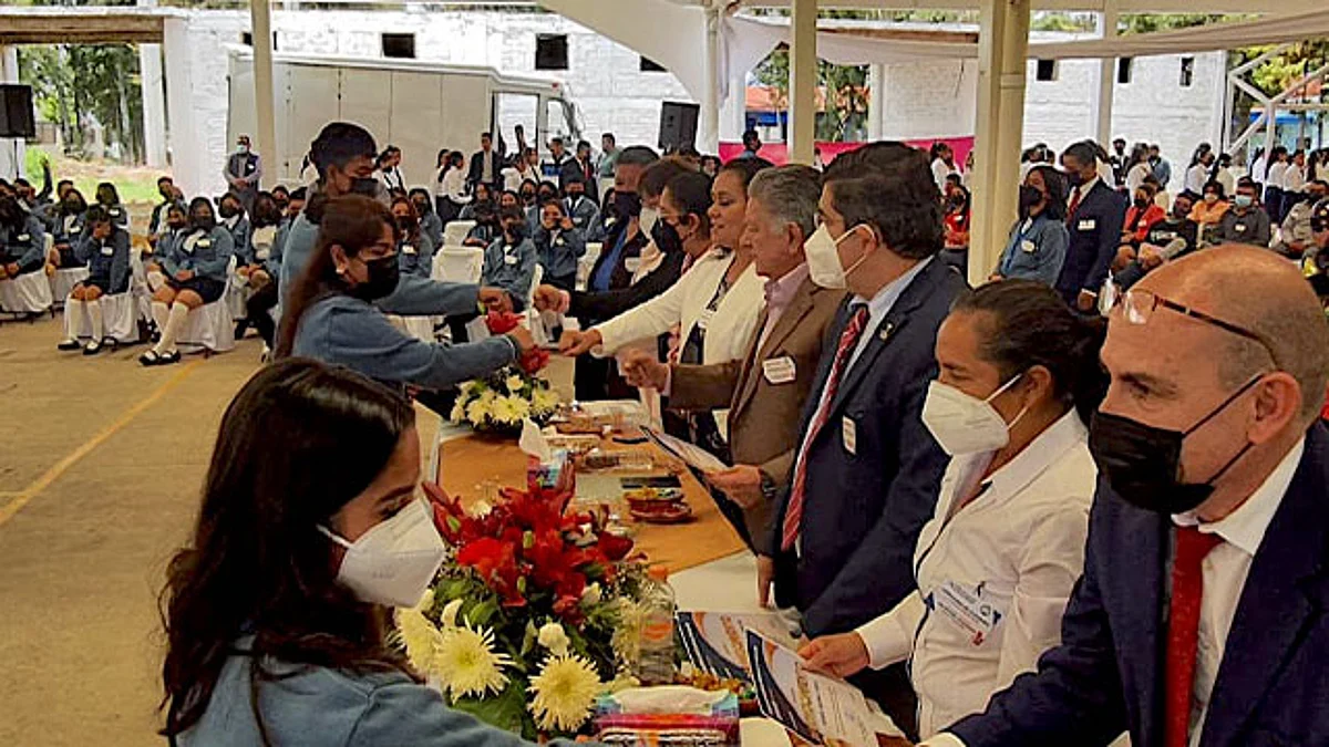 En la ceremonia estuvieron presentes Omar Carreón Abud, líder estatal y miembro de la Dirección Nacional del Movimiento Antorchista