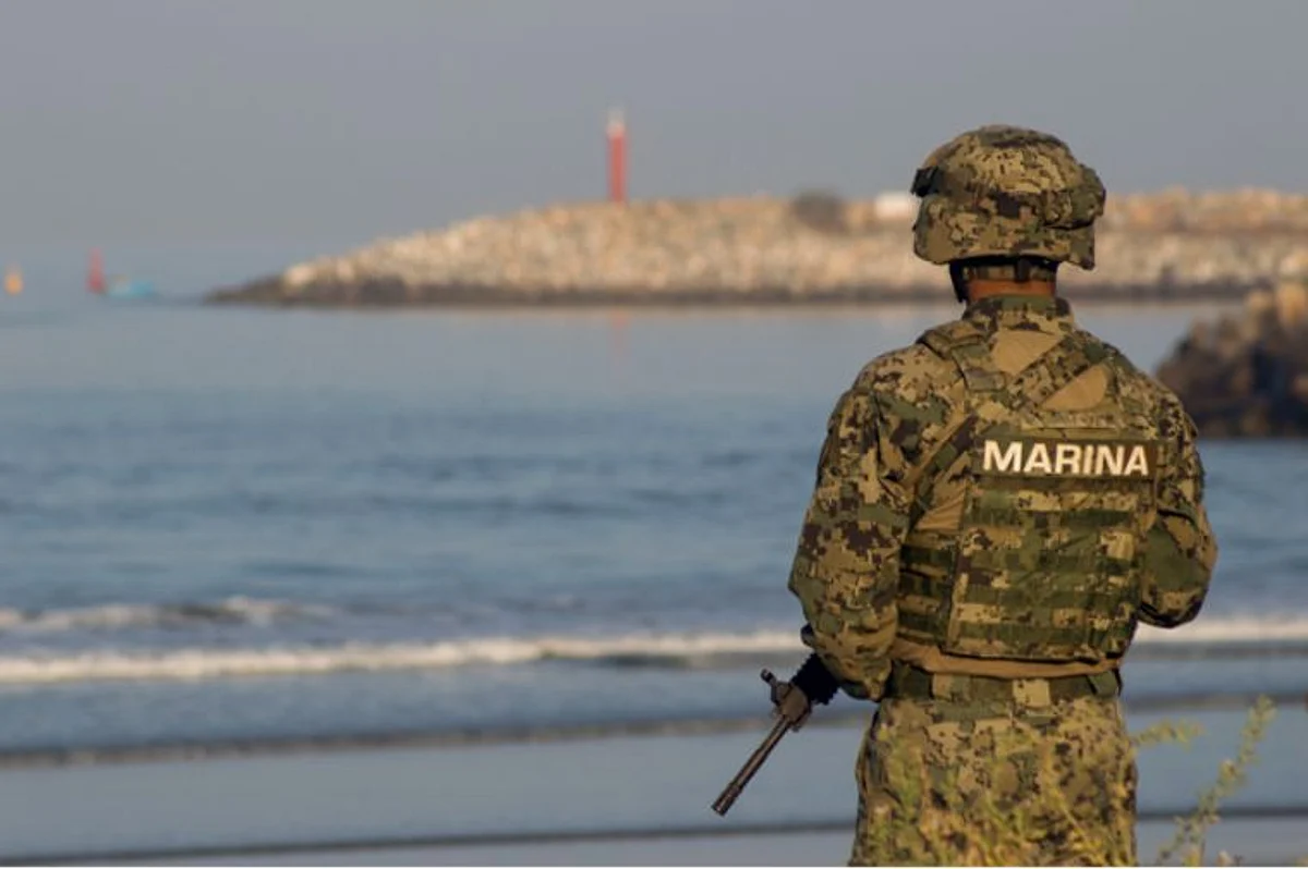 Marino mata a dos de sus compañeros y una civil en Baja California Sur
