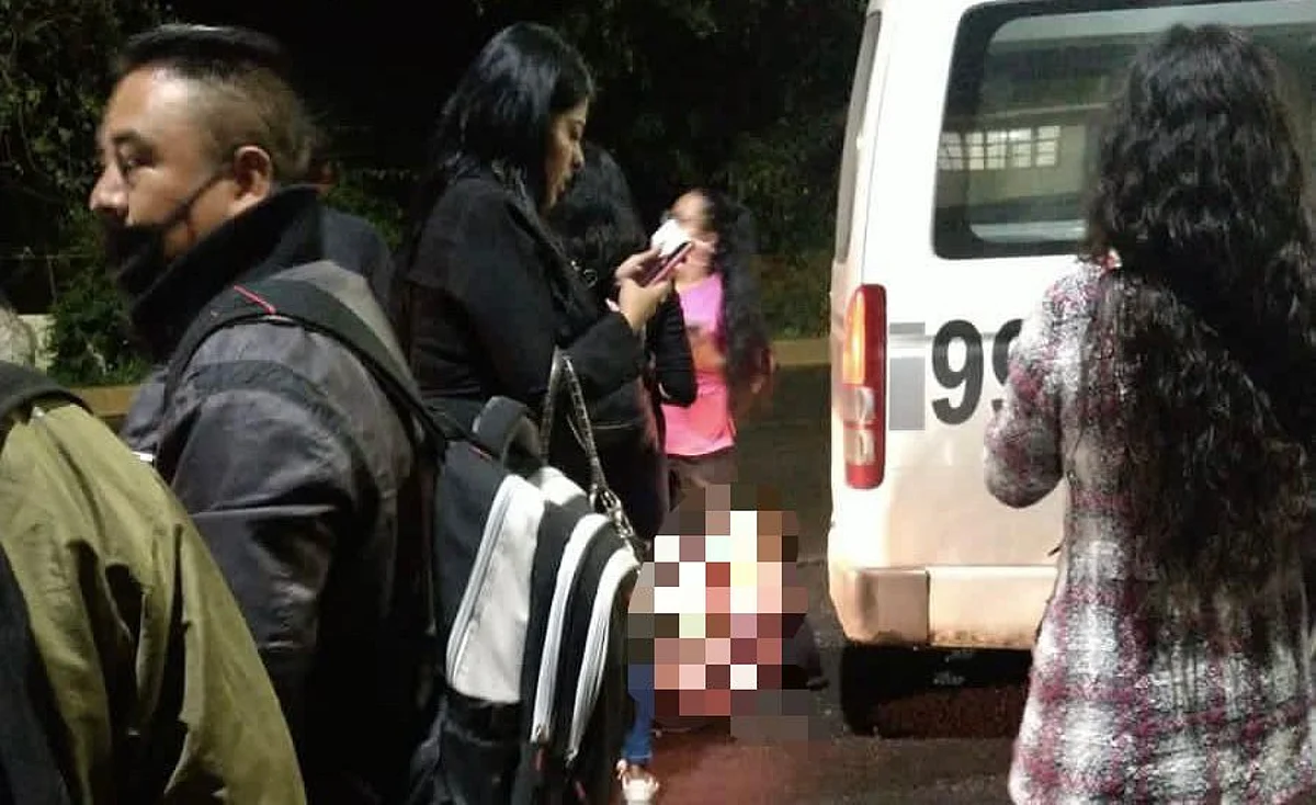 Combi Gris arrolla a joven motociclista por el Tecnológico de Morelia