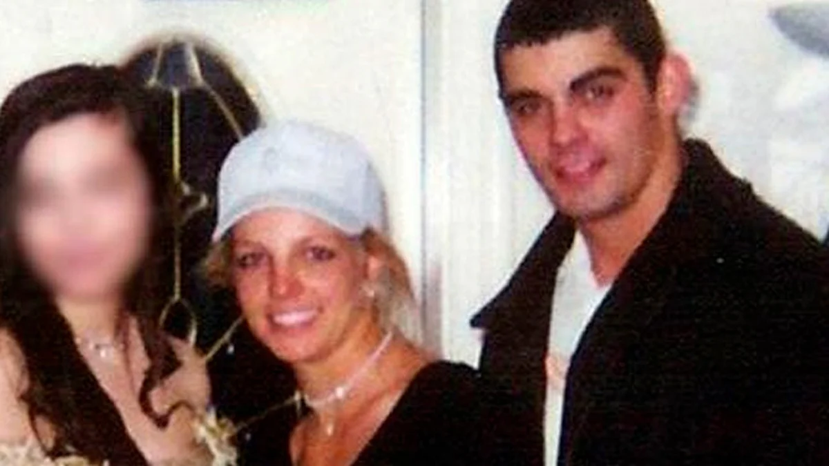 Jason Alexander irrumpe en casa de Britney Spears para interrumpir su boda