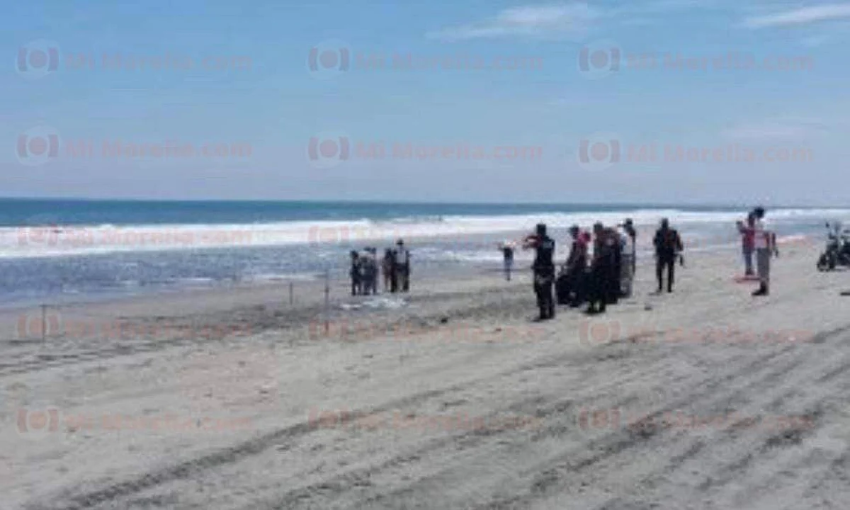 Aproximadamente 11 turistas son arrastrados por el mar en Aquila; hay un muerto