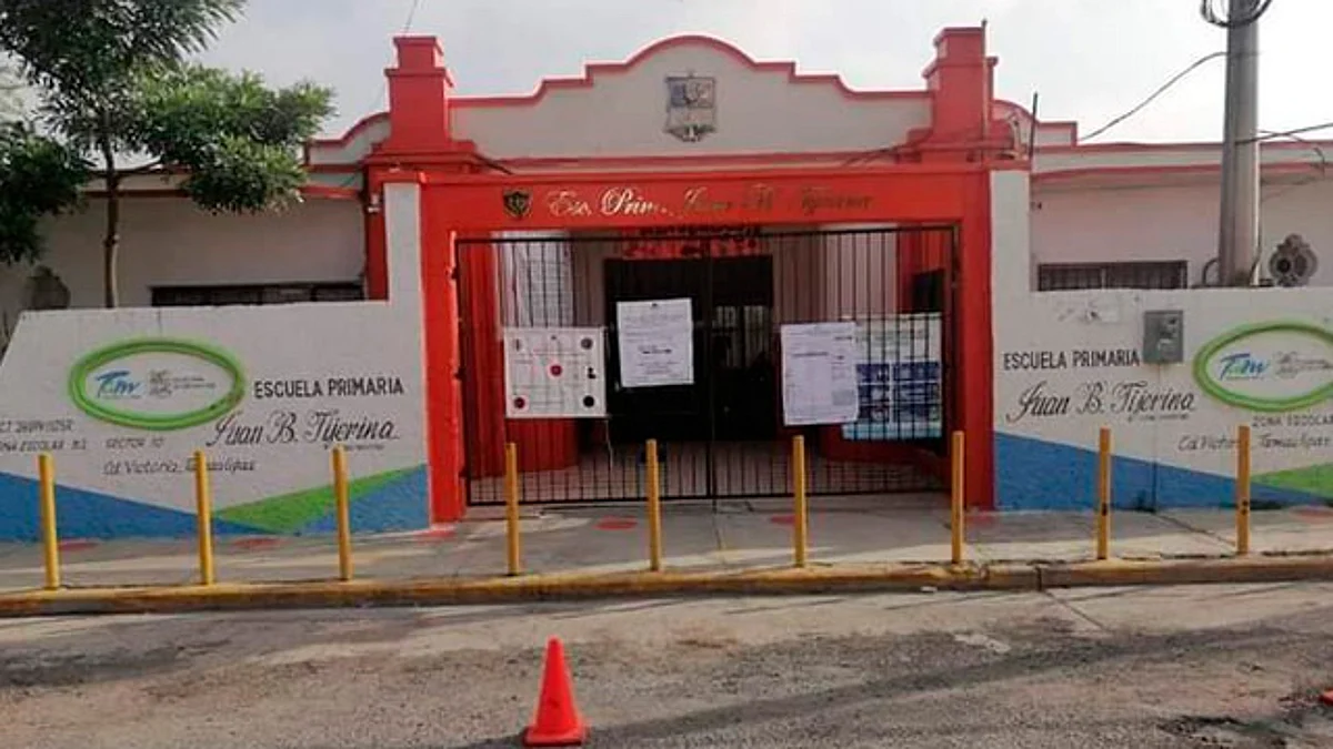 Niña lleva pistola a su escuela y amenaza a compañeritos, en Tamaulipas