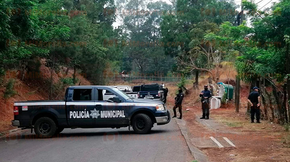Hallan cuerpo de hombre ejecutado en la carretera Uruapan-Ziracuaretiro