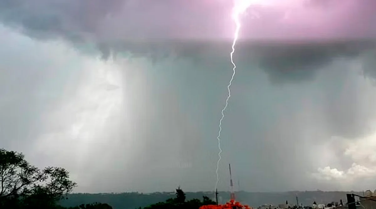 Tormentas con fuertes vientos en Michoacán, por desarrollo ciclónico este lunes