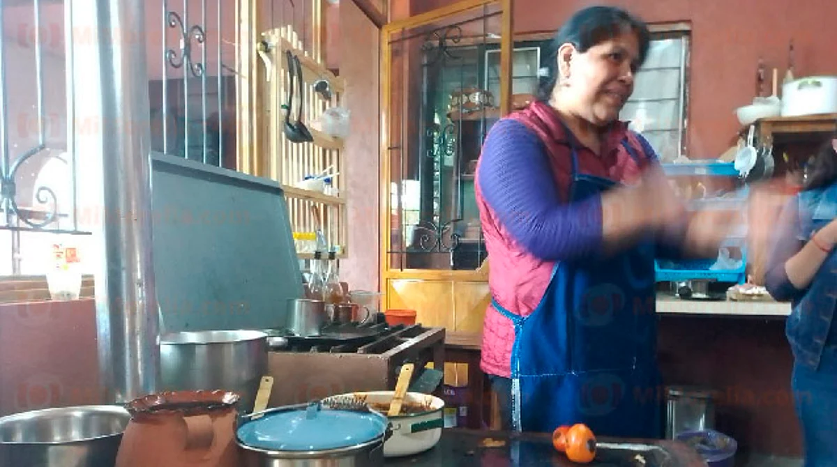 Seguramente ya visitaste la cocina de Rosalba y recordaste que al entrar está inundada de olor a tortilla de fogón de leña