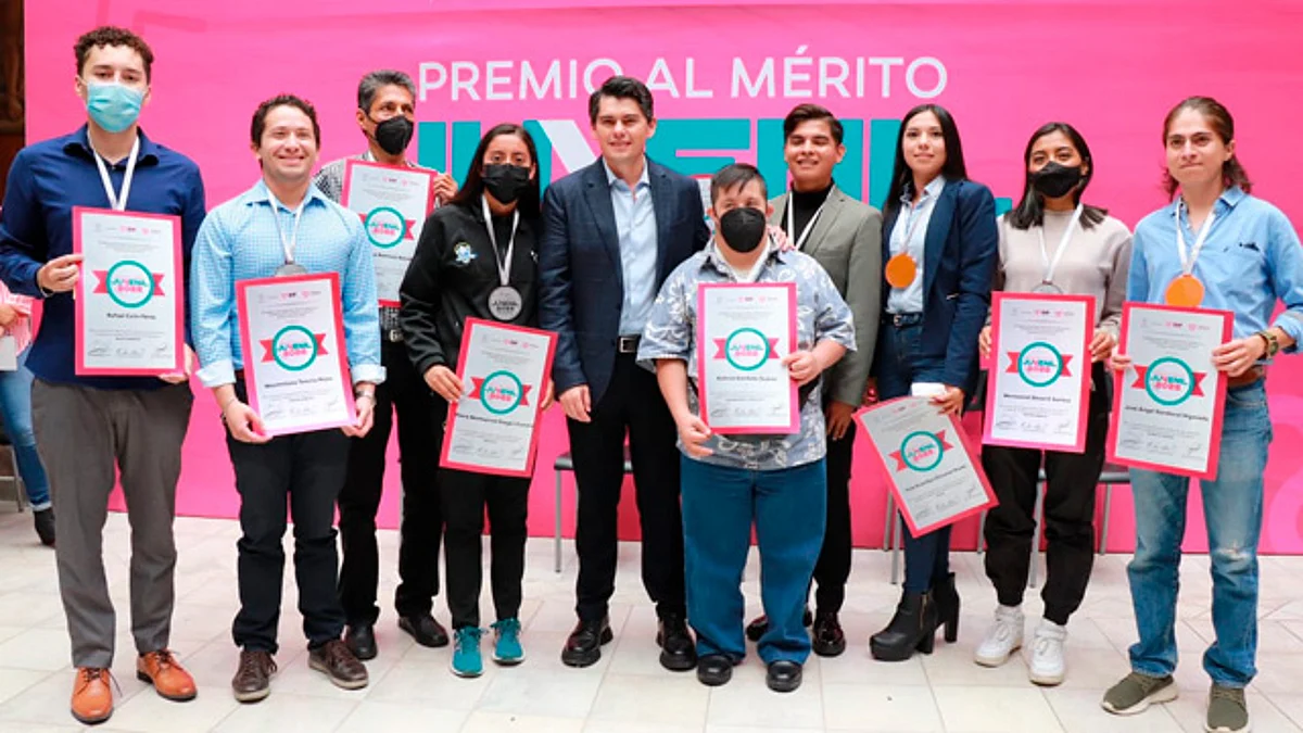 Reconoce gobierno de Zitácuaro a jóvenes destacados con el Mérito Juvenil 2022