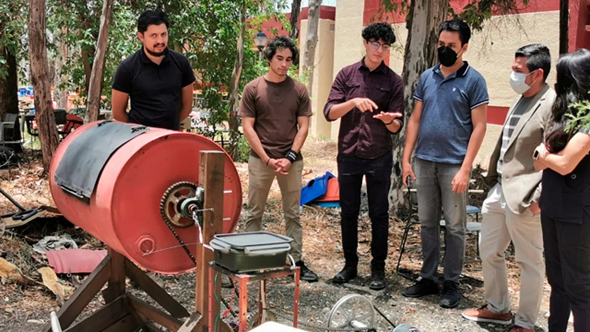 Ingenieria Electrónica expone proyectos y recibe a diputada egresada de la carrera