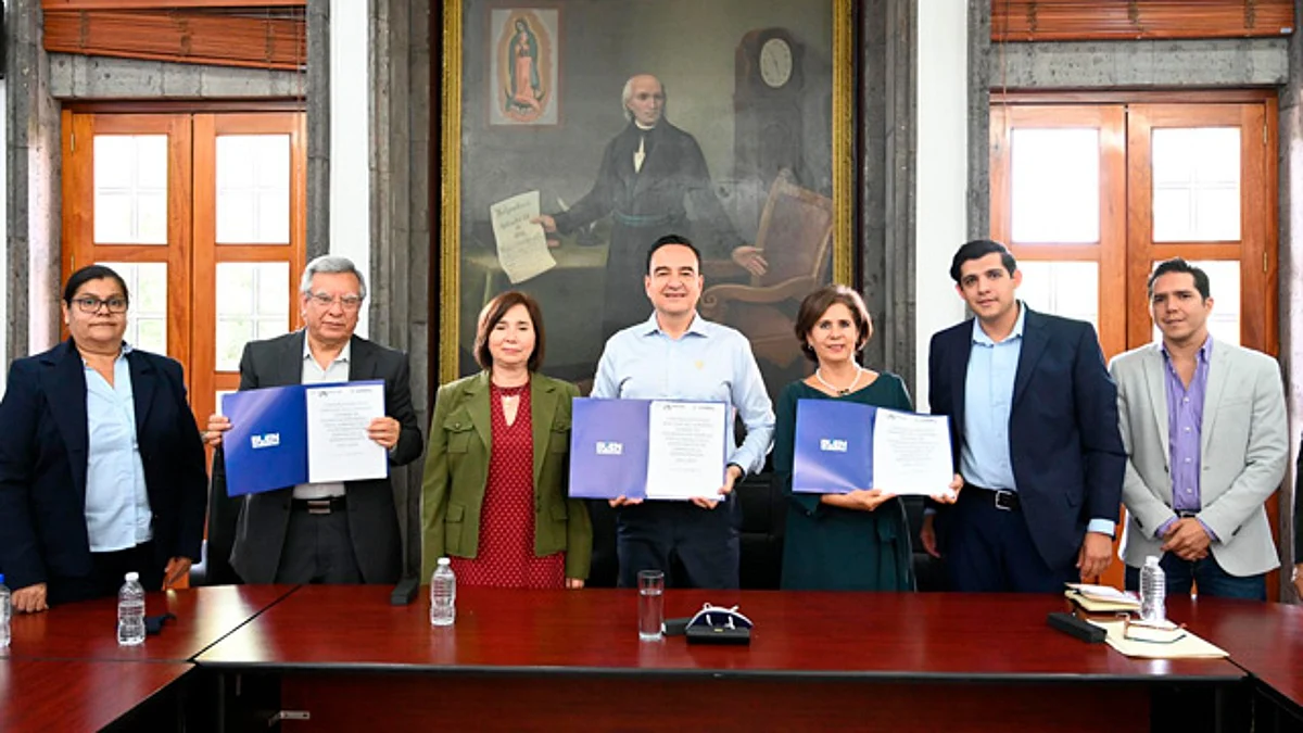 Carlos Soto respaldará incubación de empresas de UNIVA con firma de convenio