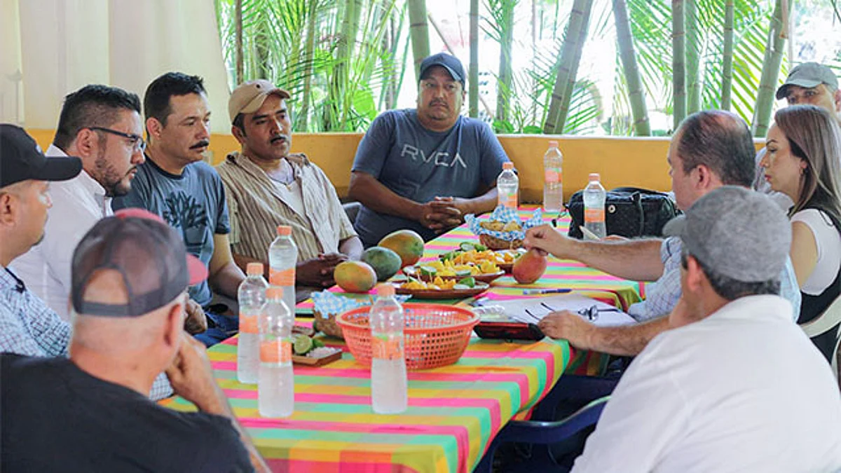 En la reunión de trabajo participaron regidores de agricultura y de obras públicas
