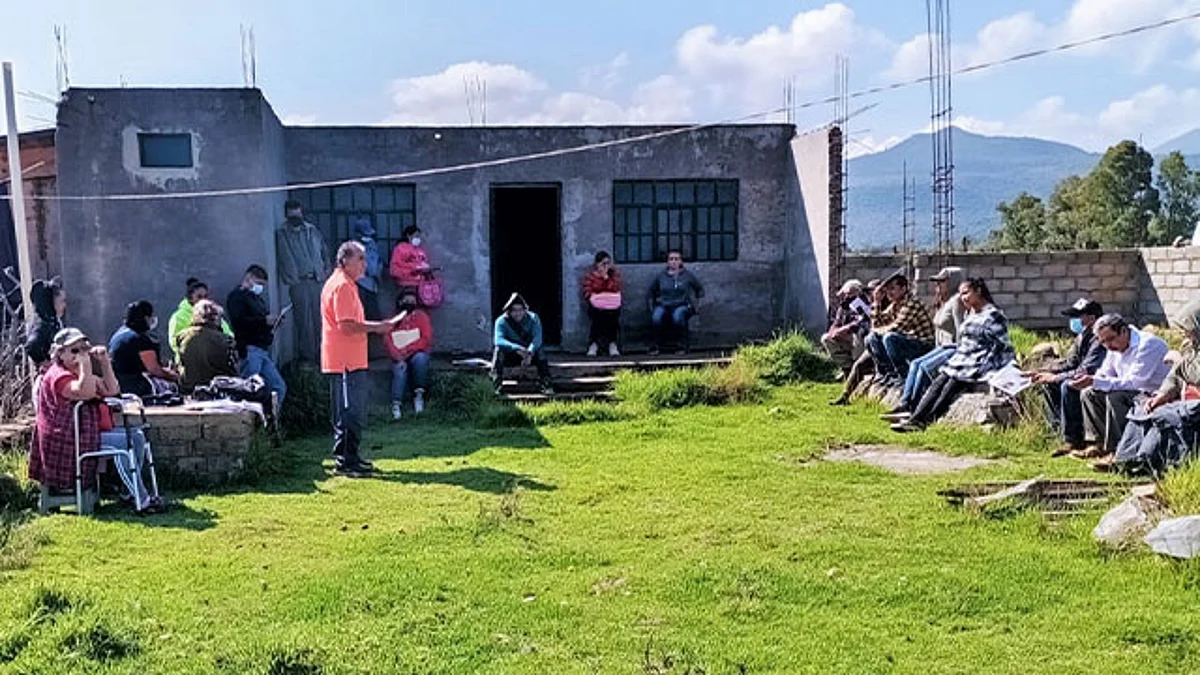 Gestionan familias de Pátzcuaro mejoras para su colonia