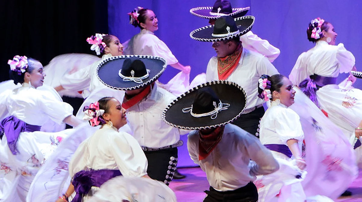 Michoacán va por Récord Guinness con 2 mil bailadores al son de Juan Colorado