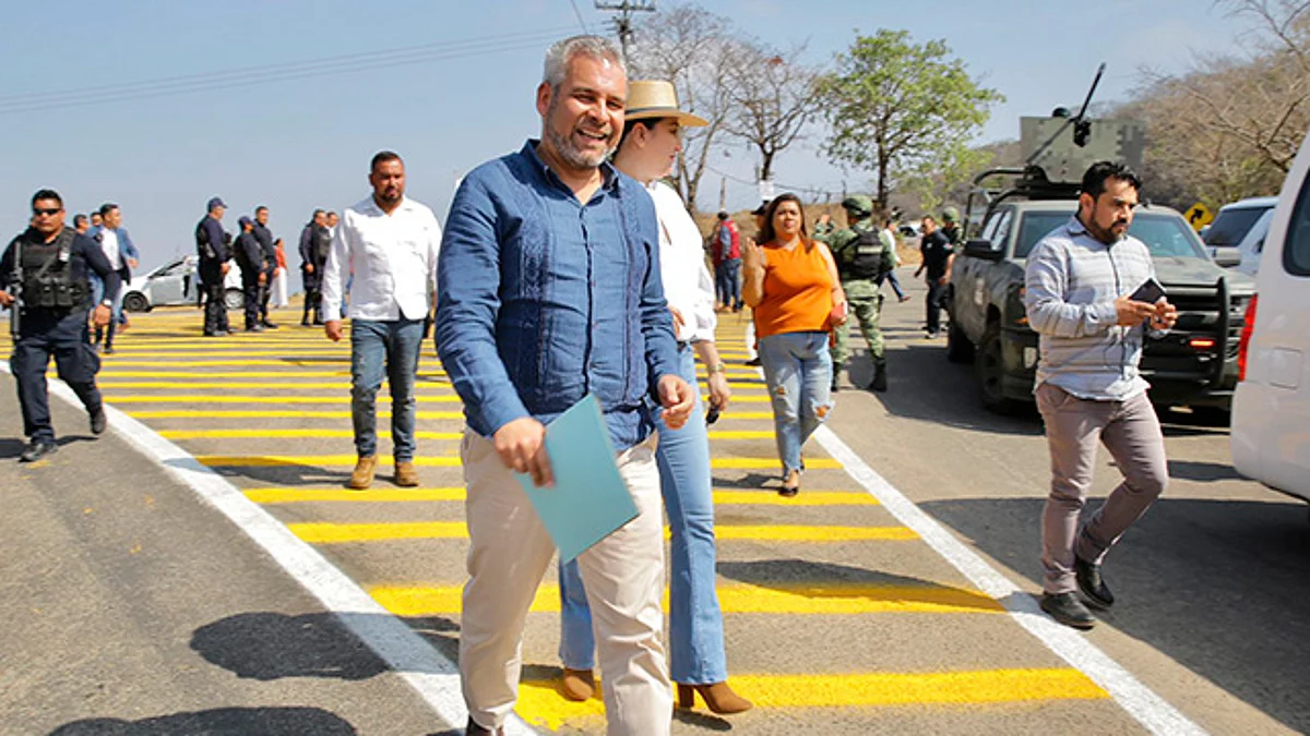 Recupera Bedolla presencia de gobierno en municipios que controlaba la delincuencia
