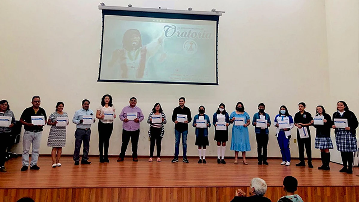 Al pueblo se le debe dar voz: Alberto Flores Mendoza