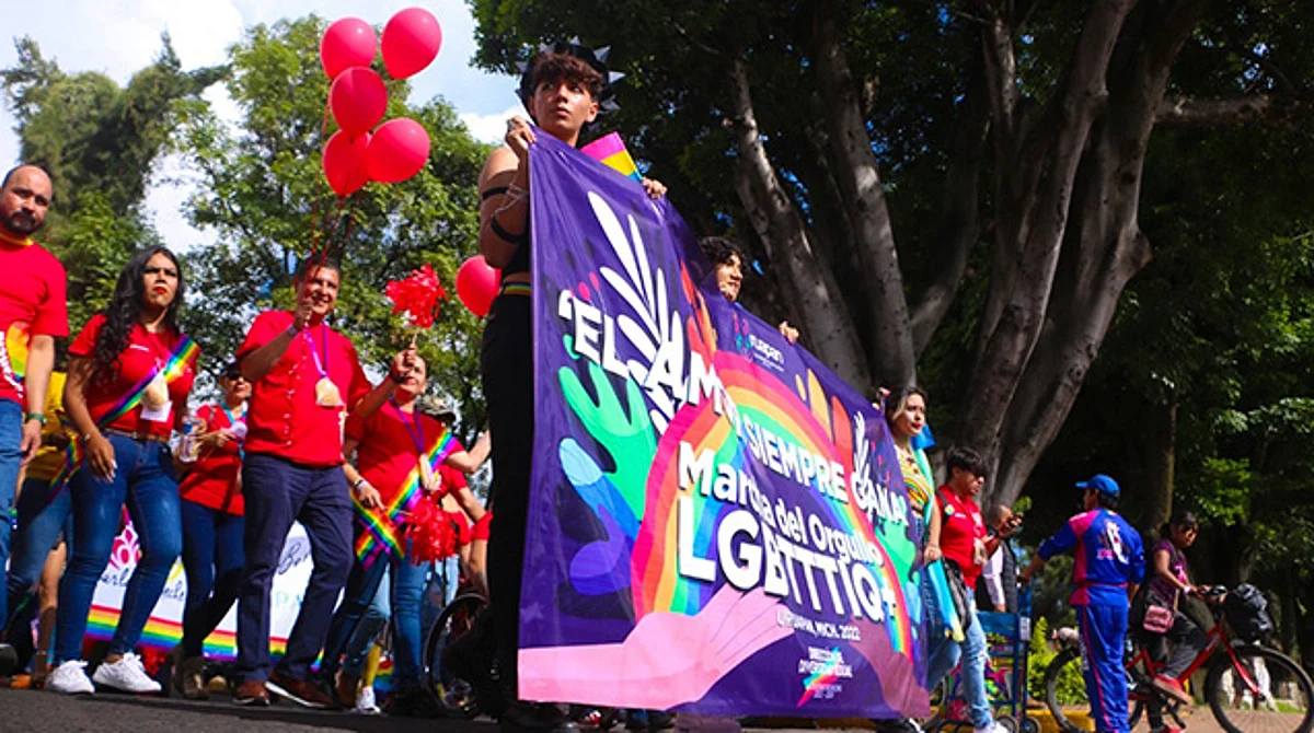 Reúne miles de personas la marcha del día del orgullo LGBTTTIQ+ en Uruapan
