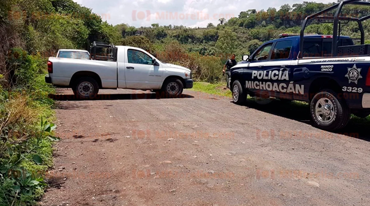 Hallan cadáver torturado y esposado, en Michoacán