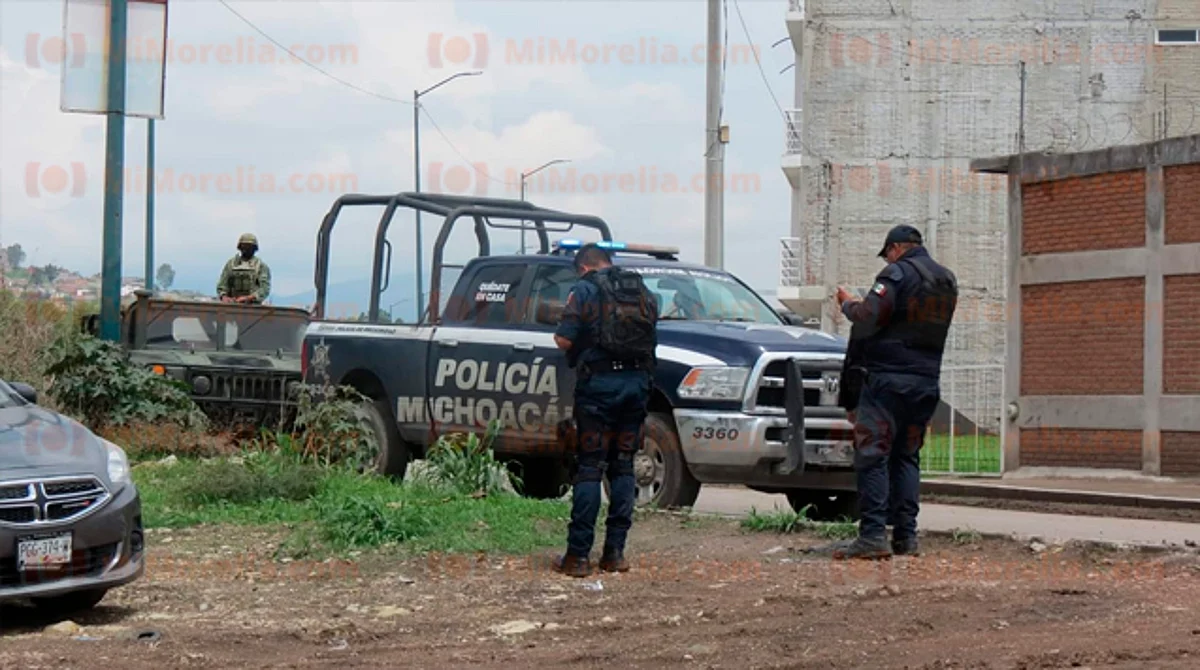 En un primer momento al lugar acudieron oficiales de la Policía municipal, de la Sedena y paramédicos