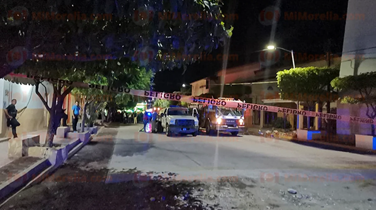 Explotan juegos pirotécnicos en capilla de Apatzingán