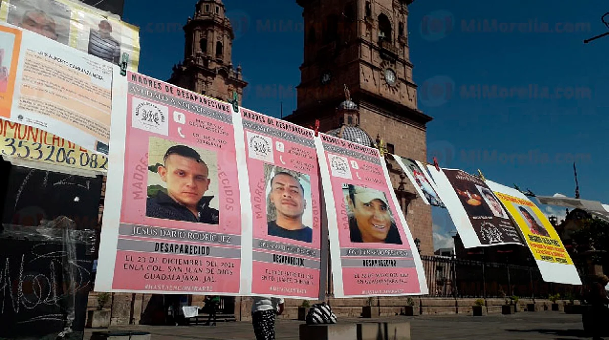 Colocan tendedero de desaparecidos para visibilizar casos en Michoacán
