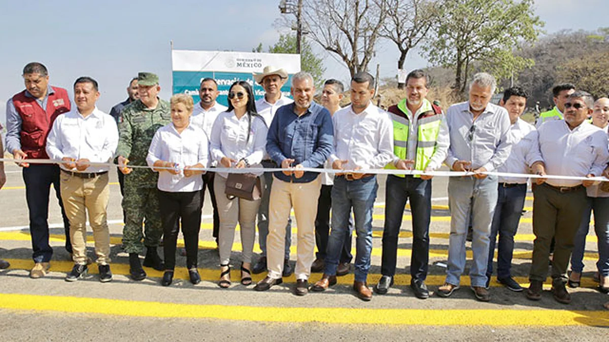 Inaugura Bedolla rehabilitación de tramo carretero en Chinicuila
