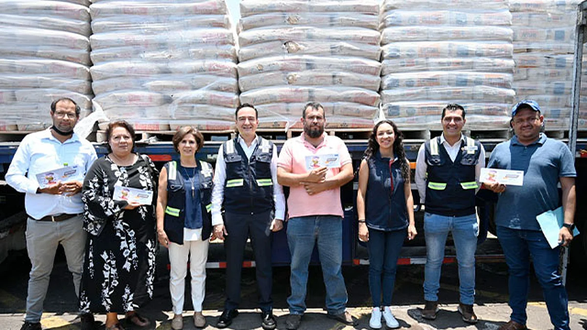Zamora: Carlos Soto entrega 68 toneladas de material para construcción